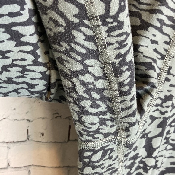 Athleta Salutation Joggers Ocelot Spot Print Blue Green Animal Print L Workout - Picture 8 of 13